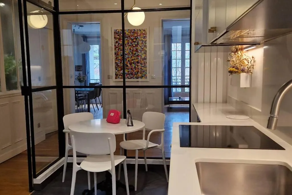 Magnifique Appartement De Charme Au Coeur De Paris France